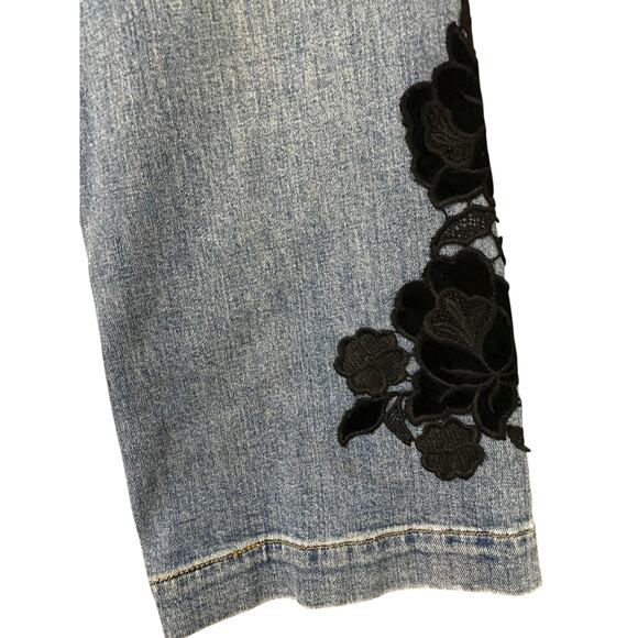 7 For All Mankind Cropped Alexa Jeans 26 Blue Denim Black Velvet Floral Appliqué - Picture 9 of 12